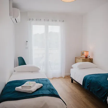 Apartment Antares - Hyper-centre, Vue Bassin, 108 M2, 3 Chambres, Clim, Parking, A 100 M Arcachon