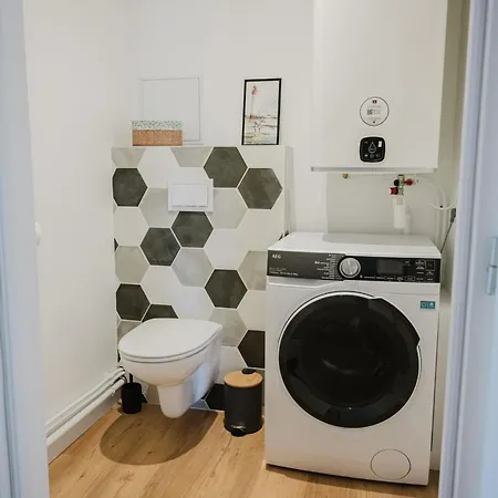 Antares - Hyper-centre, Vue Bassin, 108 M2, 3 Chambres, Clim, Parking, A 100 M *